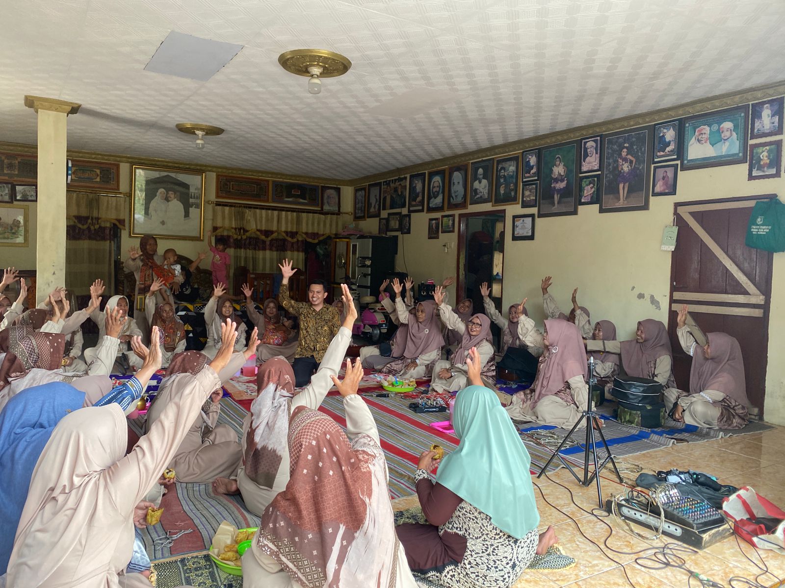 PUSKESMAS PASIRIAN RAIH PENGHARGAAN LUMAJANG INNOVATION AWARD (LIA) 2025 MELALUI INOVASI “DESI SHOLE