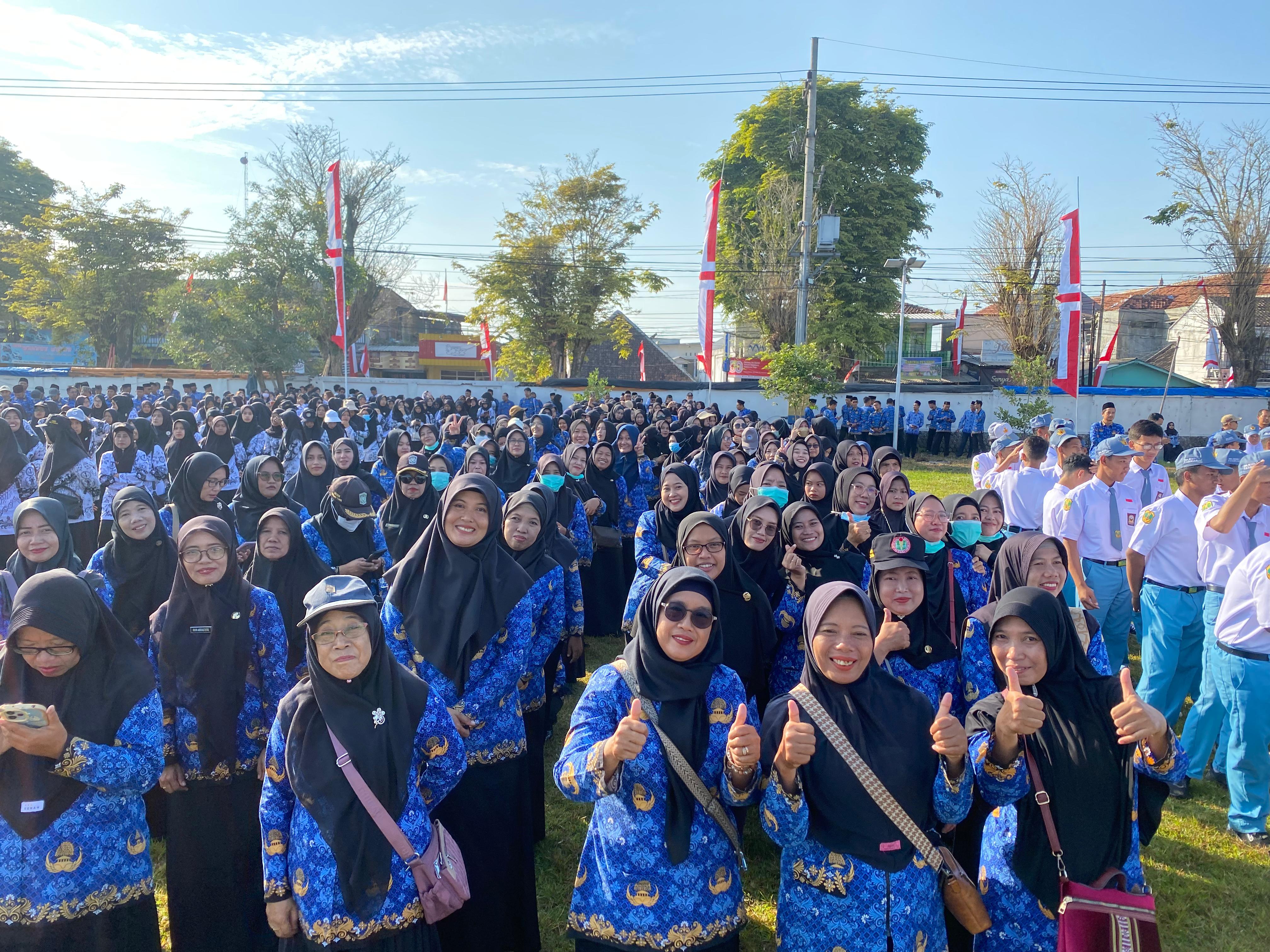 Puskesmas Pasirian Ikuti Upacara Pengibaran Bendera HUT ke-80 RI di Stadion Wijaya Pasirian