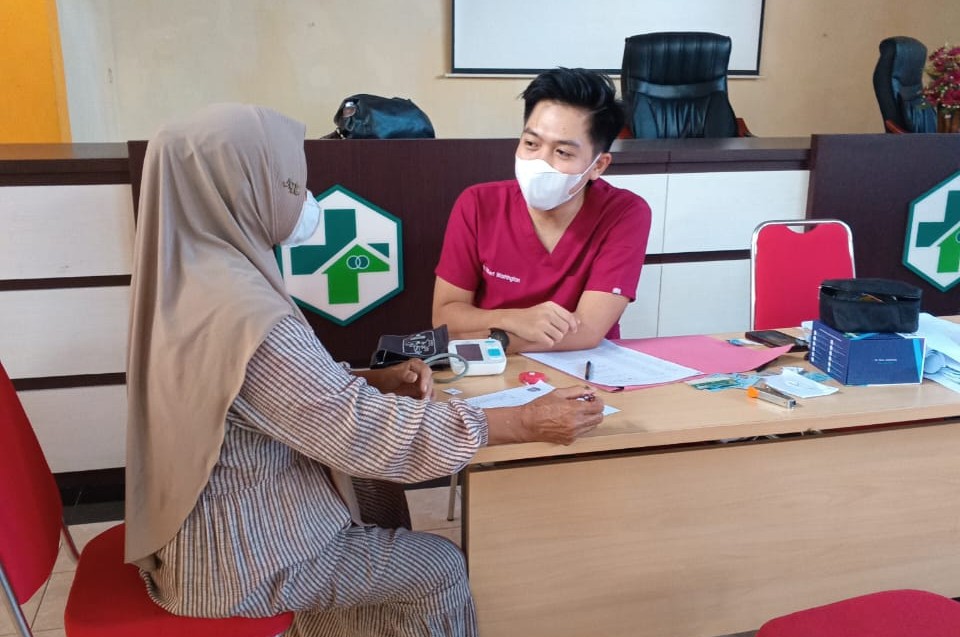 Puskesmas Pasirian Gelar Prolanis: Cegah Komplikasi Penyakit Kronis Bersama dr. Filbert Washington