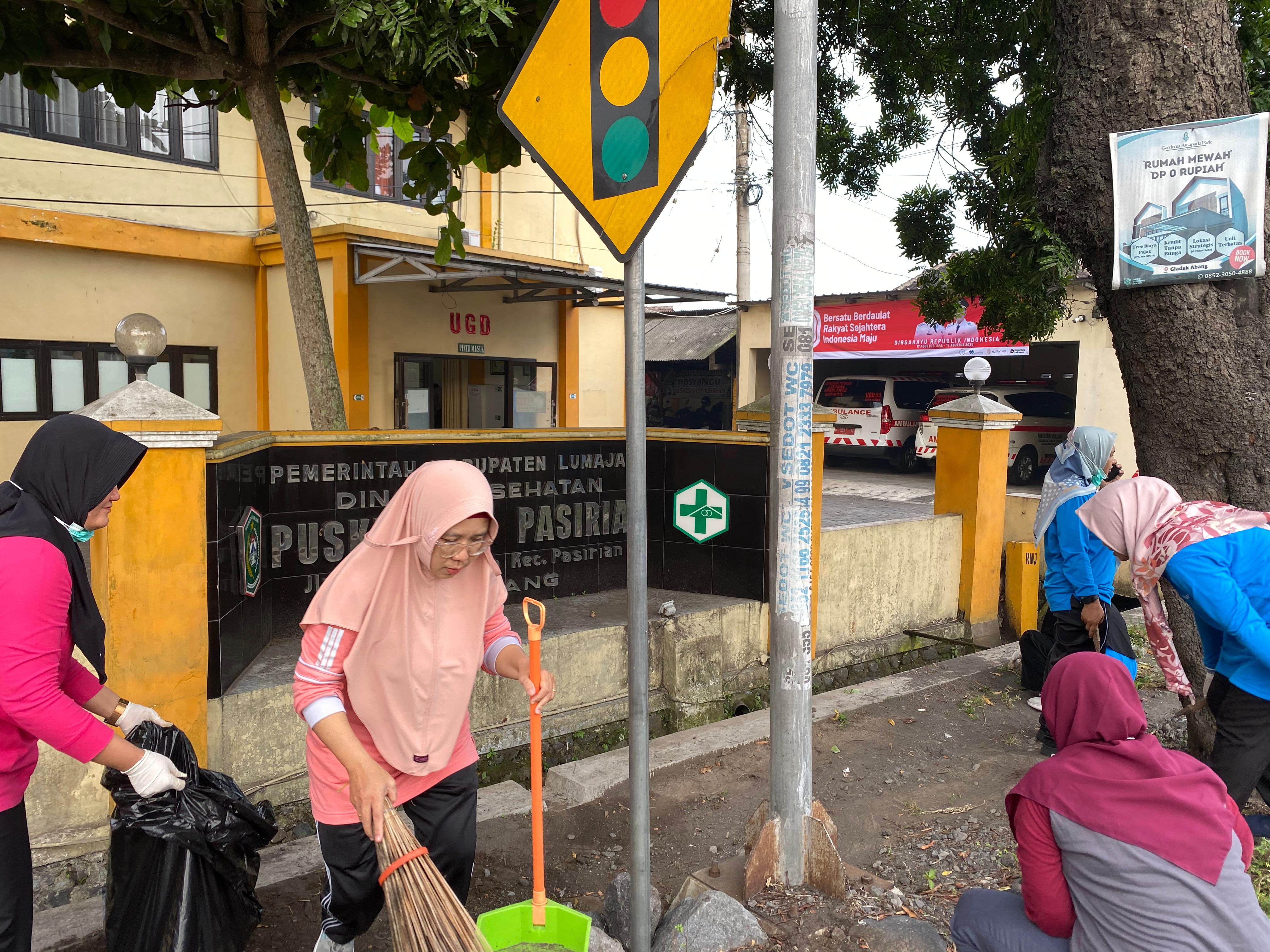 Sambut HUT RI ke 80, Puskesmas Pasirian Kompak Wujudkan Gerakan Lumajang Resik